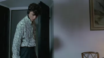 The shirt printed faces by Podartist of Elio Perlman (Timothée Chalamet) in Call Me by Your Name
