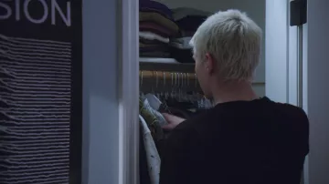 Le poster Joy Division de Alex Standall (Miles Heizer) dans 13 Reasons Why S01E12