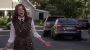 The trench coat, without the handle, of Spencer Hastings (Troian Bellisario) Pretty Little Liars S05E10