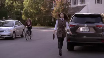 The trench coat, without the handle, of Spencer Hastings (Troian Bellisario) Pretty Little Liars S05E10