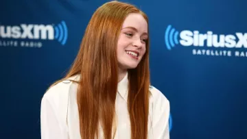 La camisa de Sadie Sink (Max en Stranger Things 2) durante una entrevista en SiriusXM