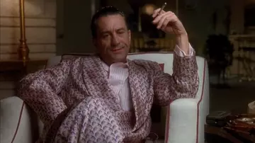 The dressing gown in pink silk of Sam Rothstein / Ace (Robert De Niro) in Casino