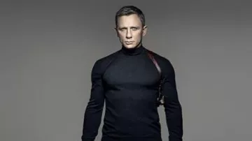 The holster shoulder brown leather James Bond (Daniel Craig) on the displayed Spectrum