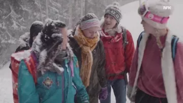 The red coat of Noora Amalie Sætre (Josefine Frida Pettersen) in Skam S02E04