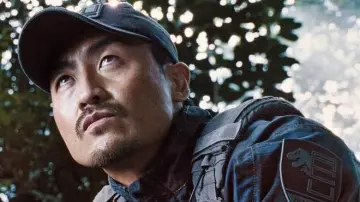 Le patch "Isla Nublar" de l'Asset Containment Unit (ACU - Unité Confinement) de Ha­mada (Brian Tee) dans Jurassic World