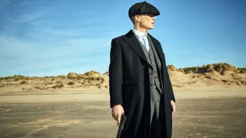 Tommy Shelby's (Cillian Murphy) overcoat type long coat in Peaky Blinders (Season 4 Episode 6)