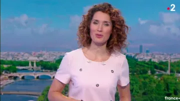 The Dress pale pink with eyelets for Marie-Sophie Lacarrau in The journal de 13H de France 2, 07/03/2018