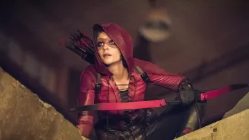 The jacket / the jacket red to Thea Queen (Willa Holland) on Arrow S04E02