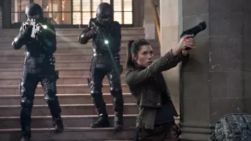 The leather jacket of Melina (Jessica Biel) in Total Recall : programmed Memory