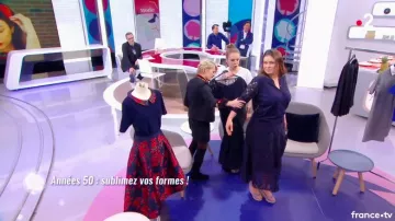 Le gilet bleu en dentelle conseillé par Sophie Brafman pour une morpho en A dans C'est au programme du 08/03/2018