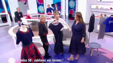 La robe marine en dentelle conseillée par Sophie Brafman dans C'est au programme du 08/03/2018