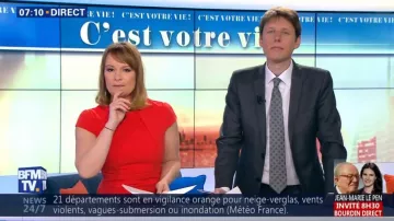 La robe rouge de Adeline François dans Première édition sur BFMtv du 02/03/2018