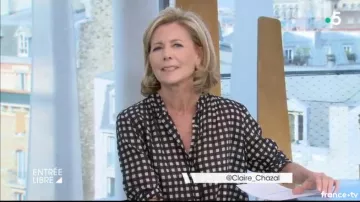 La chemise à carreaux de Claire Chazal dans Entrée libre du 08/03/2018
