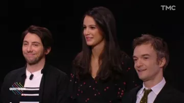 El vestido estampado de Lilia Hassaine en Quotidien del 08/03/2018