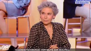 La chemise à carreaux de Elisabeth Quin dans 28 minutes du 08/03/2018