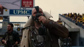 Le blouson en cuir fourré de Bane (Tom Hardy) dans The Dark Knight Rises