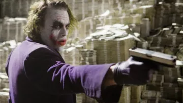 El abrigo púrpura del Joker (Heath Ledger) en Batman: The Dark Knight