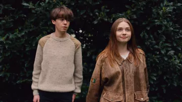 Knitted brown sweater worn by James (Alex Lawther) as seen in The End Of The Fu***ing World S01E03