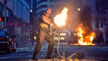The vest tactical worn by Luke Hobbs (Dwayne Johnson) in Fast and Furious 7