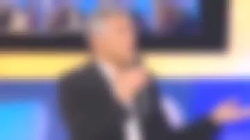 Chaqueta negra punteada de Nagui en No olvides la letra del 10/03/2018
