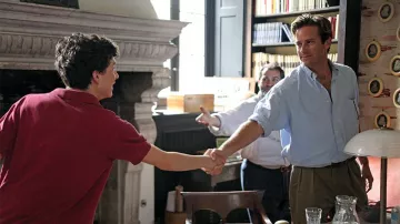 La chemise bleu clair de Oliver (Armie Hammer) dans Call me by your name