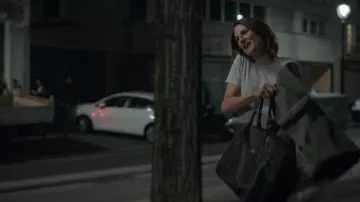 The handbag Maurice de Andrea Martel (Camille Cotin) in Ten percent S02E02