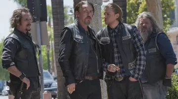 La veste en cuir sans manche de Jax Teller (Charlie Hunnam) dans Sons Of Anarchy S07E01