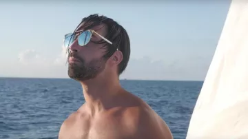 Les Lunettes de soleil Vedi Vero de Ademo dans le clip J'suis QLF de PNL