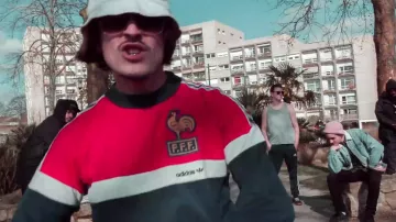 Le pull Adidas de l'Équipe de France de football 1982 de Lorenzo dans son clip Freestyle du sale