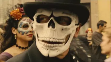 The mask skeleton James Bond (Daniel Craig) in Spectrum