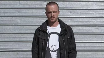 Steve Aoki white tee worn by Jesse Pinkman (Aaron Paul) Steve as seen in Breaking Bad TV series outfits (Season 4 Episode 7)