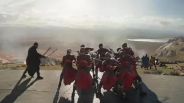 E­rik Kill­mon­ger's (Mi­chael B. Jor­dan) blades replica in Black Pan­ther