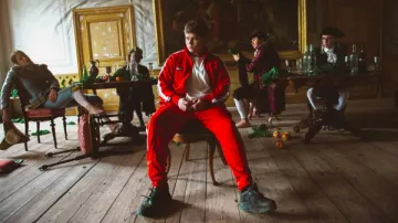 La veste de survêtement rouge Ellesse de Yung Lean dans son clip Red Bottom Sky