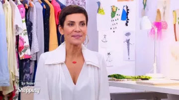 La chemise blanche col V de Cristina Cordula dans  Les reines du shopping du 13/03/2018