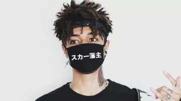 The black mask Scarlxrd in his video clip Heart Attack