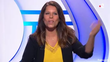 The top yellow V-neck lace by Myriam Seurat Motus of the 13/03/2018