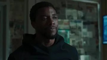 The sweatshirt-type hoodie You Challa (Chadwick Boseman) in a Black Panther