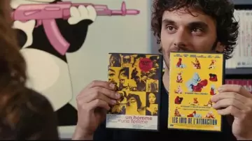 Le DVD Les lois de l'attraction proposé par Ni­co­las Malle (Pio Mar­maï) dans le film Un heureux événement