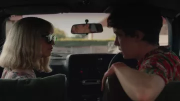 Sunglasses from Alyssa (Jessica Barden) in The End of the F***ing World S01E06