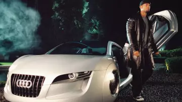 Shoes Converse-officer Del Spooner (Will Smith) in I, Robot