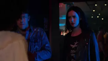 Le t-shirt She Brings The Rain de Jessica Jones (Krysten Ritter) dans Marvel's Jessica Jones S02E07