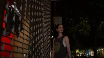Le débardeur Smiley de Jessica Jones (Krysten Ritter) dans Marvel's Jessica Jones S02E07