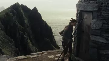 Updo wig worn by Rey (Daisy Rid­ley) as seen in Star Wars: The Last Jedi