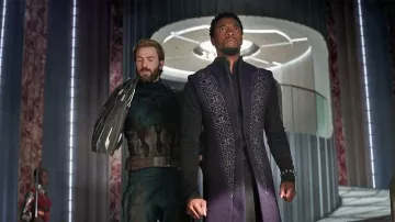 The replica of the shield of Steve Rogers / Captain America (Chris Evans) in the Avengers : Infinity War