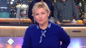 El pañuelo de suéter azul con cuello de Anne-Elisabeth Lemoine en Cà vous del 14/03/2018