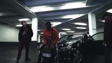 El chándal Champion de Youv Dee en su video musical Slay