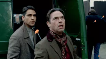 The mantle of Albert Hill (Luke Pasqualino) in the series Snatch S01E07