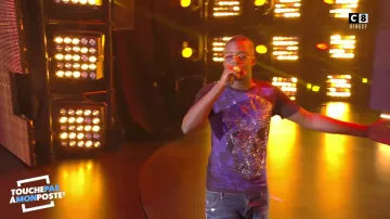 Le t-shirt porté par Ninho lors de son passage dans Touche pas à mon poste