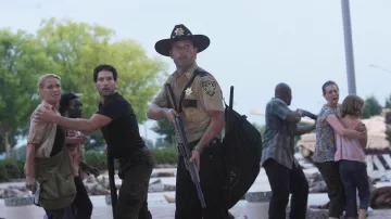 La réplique officielle du chapeau de sheriff de Rick Grimes (Andrew Lincoln) dans The Walking Dead S01E05