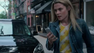 Le haut jaune transparent Stella Mc Cartney de Trish Walker (Rachael Taylor) dans Jessica Jones S2E08
